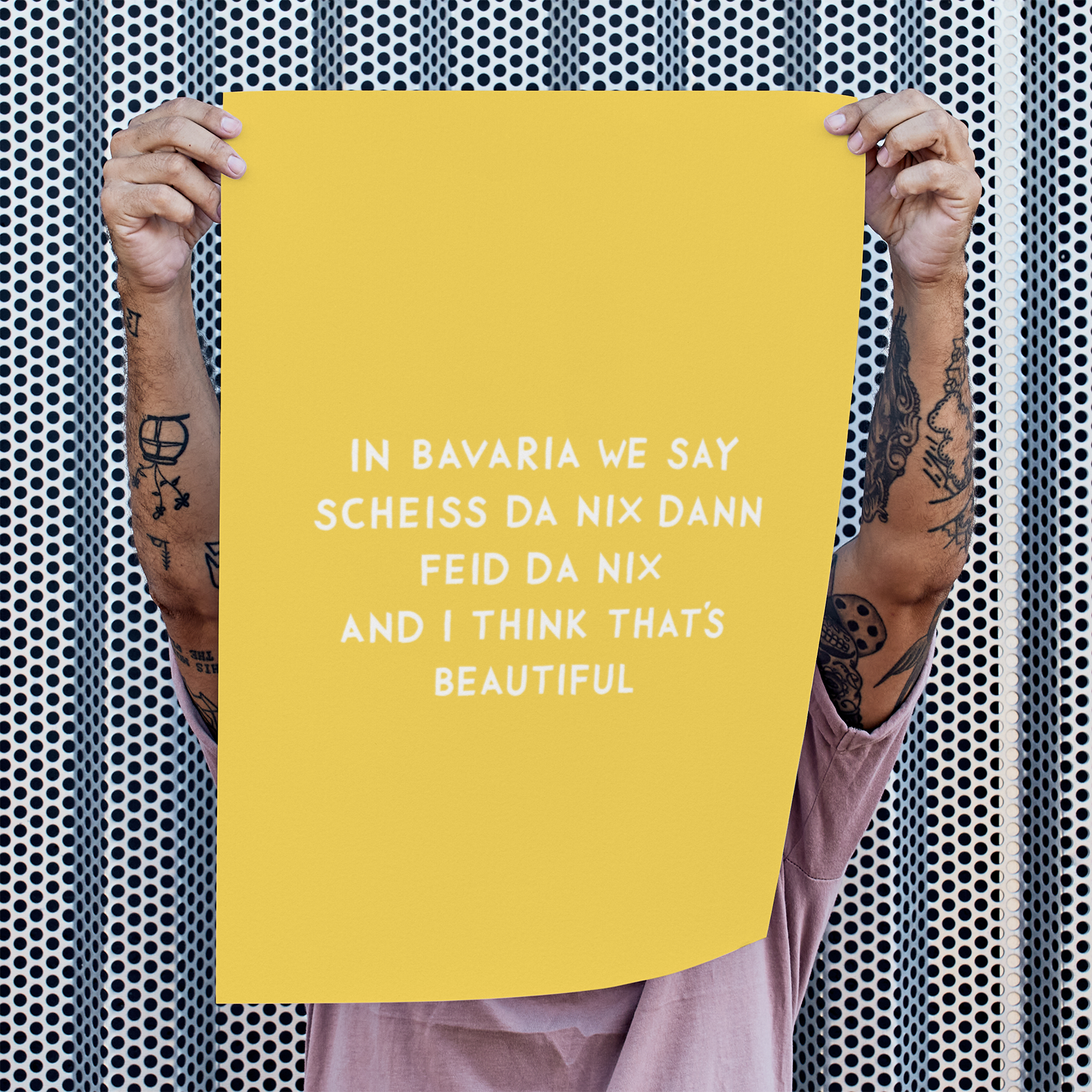 Lustiges bayerisches Spruch-Poster "Scheiss da nix" in verschiedenen Farben