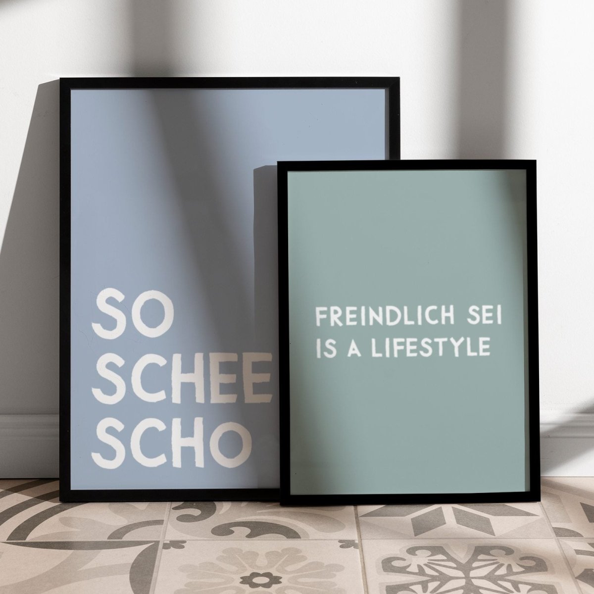 Bayerisches Poster mit lustigem Spruch Freindlich sei is a lifestyle - vonSUSI