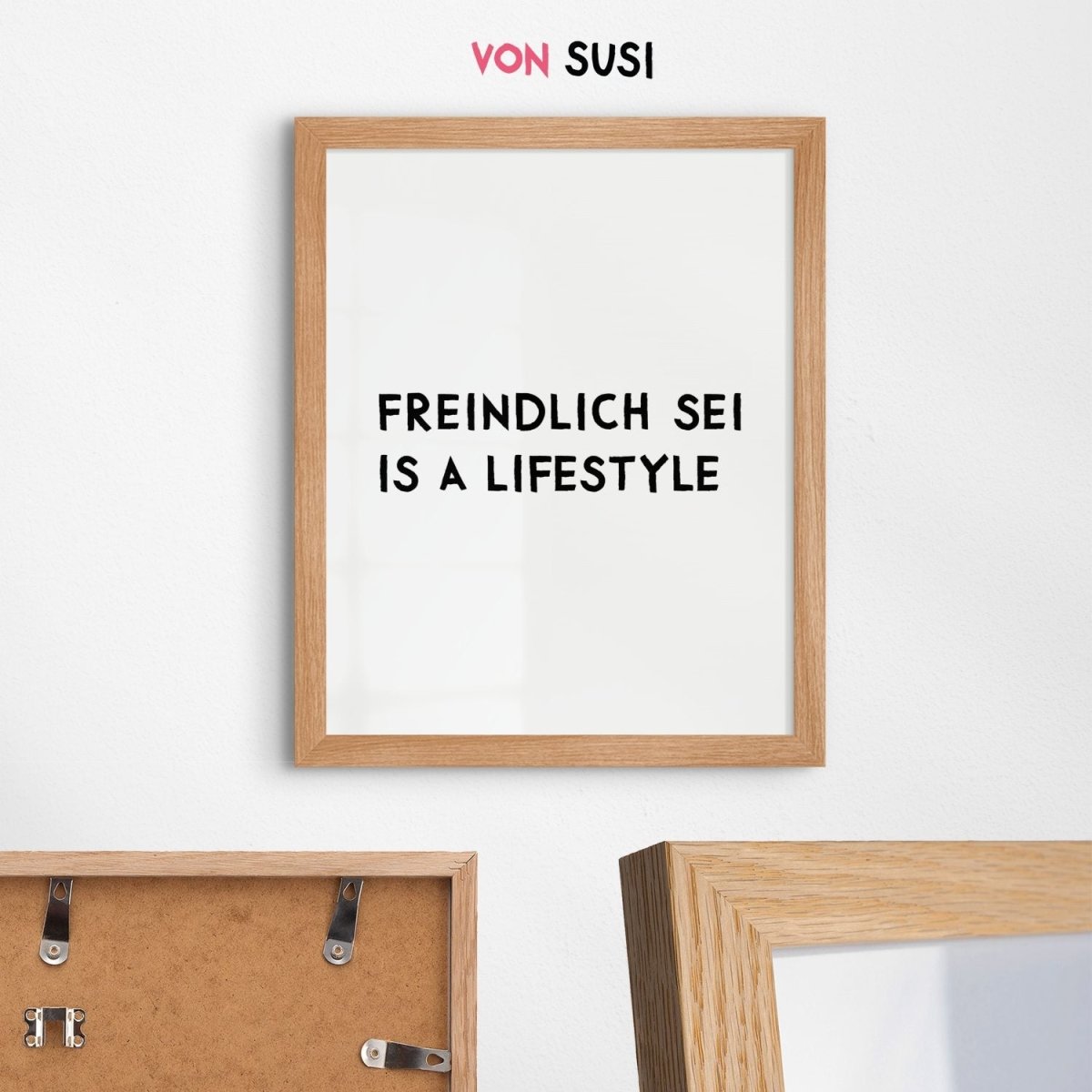 Bayerisches Poster mit lustigem Spruch Freindlich sei is a lifestyle - vonSUSI