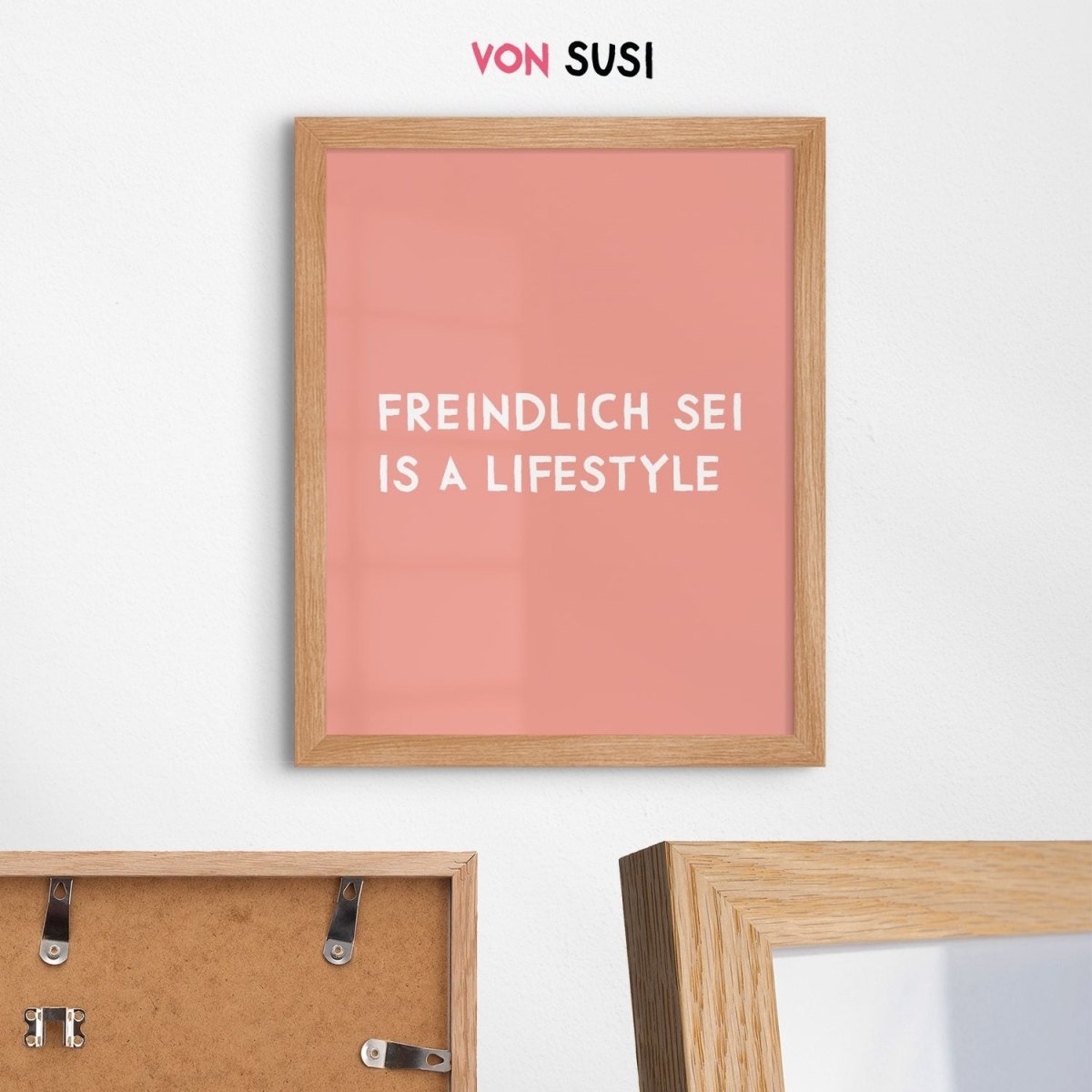 Bayerisches Poster mit lustigem Spruch Freindlich sei is a lifestyle - vonSUSI