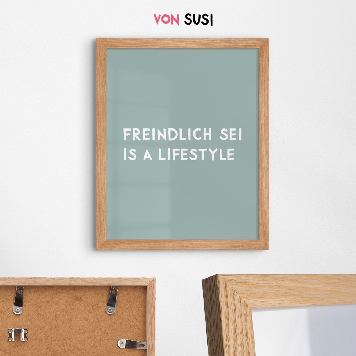 Bayerisches Poster mit lustigem Spruch Freindlich sei is a lifestyle - vonSUSI