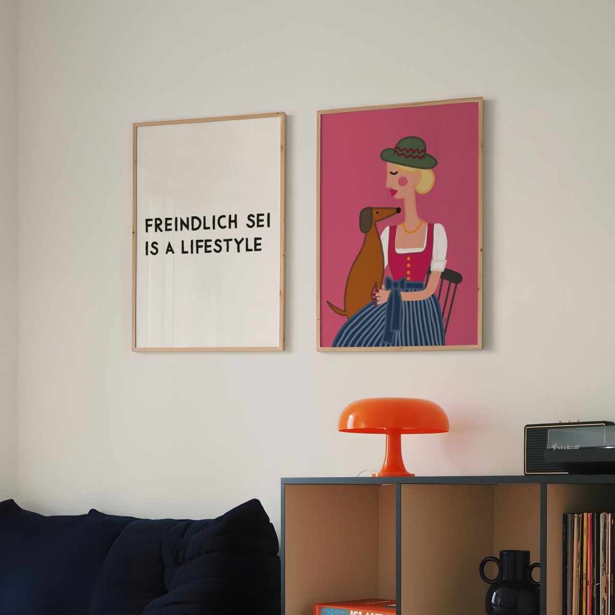 Dirndl Dame mit Dackel Poster • exklusive Illustration von Susi • bairisches Kunstwerk direkt aus München - vonSUSI