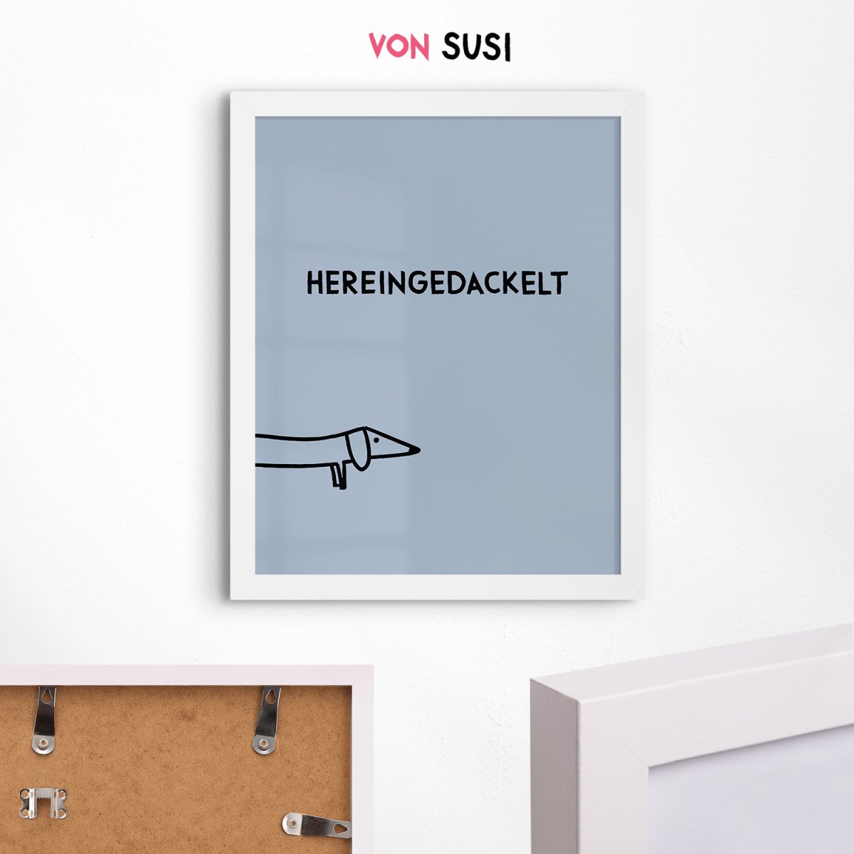 Hereingedackelt • Dackel Poster für Eingangsbereich in hellblau - vonSUSI