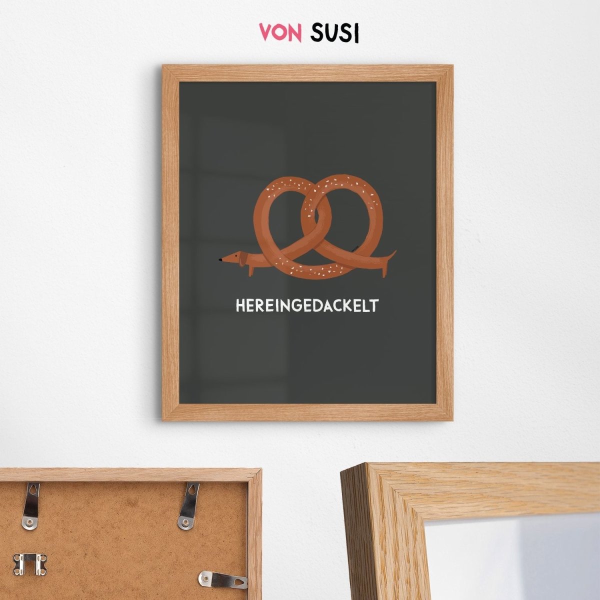 Hereingedackelt Poster mit Brezndackel - das bayerische Dackeposter - vonSUSI