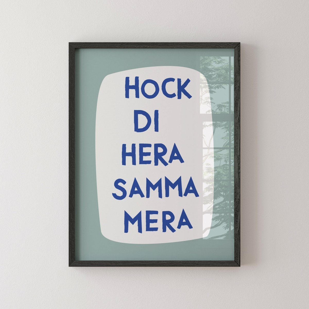 Küchenposter mit lustigem bayerischen Spruch Hock di hera, samma mera - vonSUSI