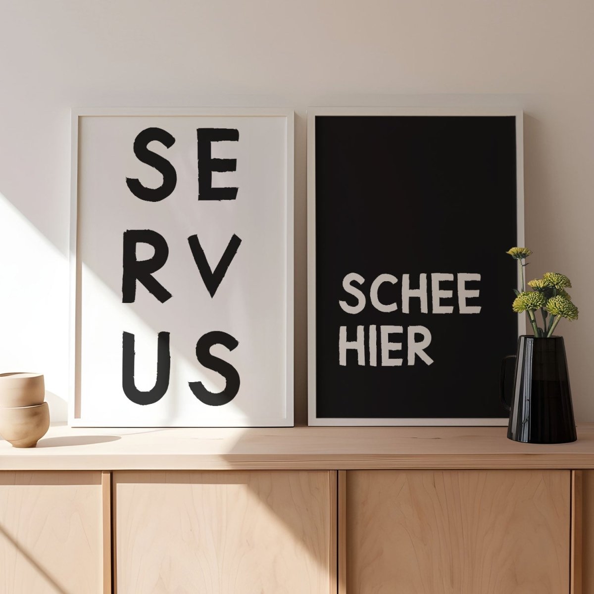 Schee hier • modernes bayerisches Poster mit lustigem Spruch - vonSUSI