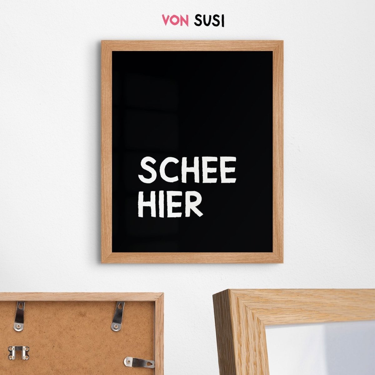 Schee hier • modernes bayerisches Poster mit lustigem Spruch - vonSUSI
