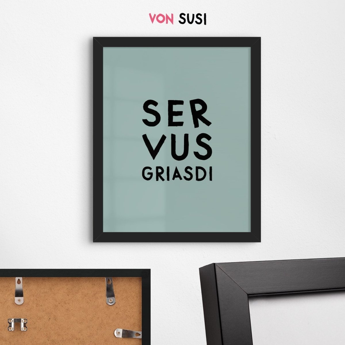 Servus Griasdi • Fine Art Poster mit bayrischem Spruch - vonSUSI