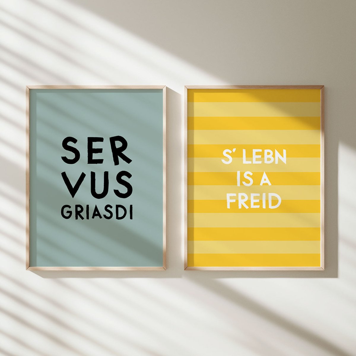 Servus Griasdi • Fine Art Poster mit bayrischem Spruch - vonSUSI