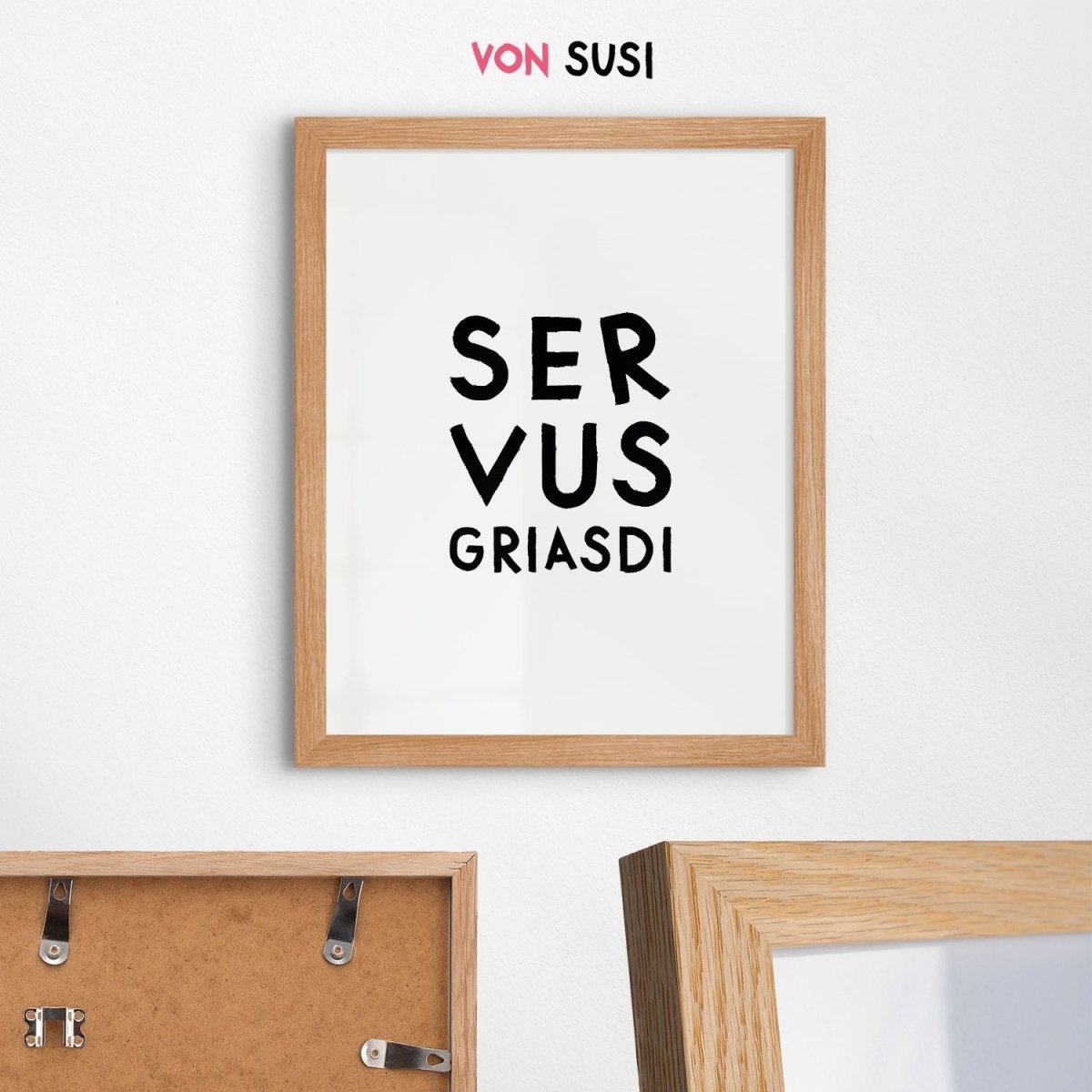 Servus Griasdi • Fine Art Poster mit bayrischem Spruch - vonSUSI