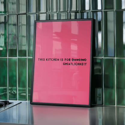 Bayrisches Küchenposter This kitchen is for d̶̶a̶̶n̶̶c̶̶i̶̶n̶̶g̶ Gmiatlichkeit - vonSUSI