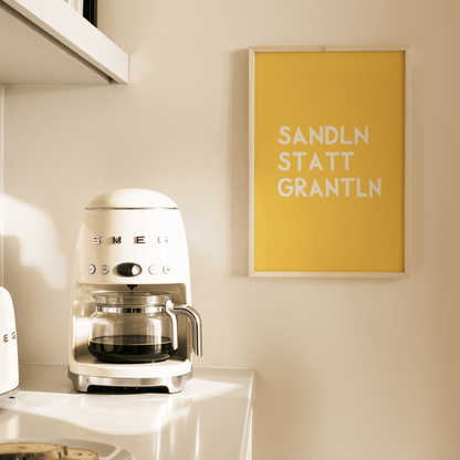 Bayrisches Spruchposter: Sandln statt grantln - Poster mit lustigem bayerischem Spruch - vonSUSI