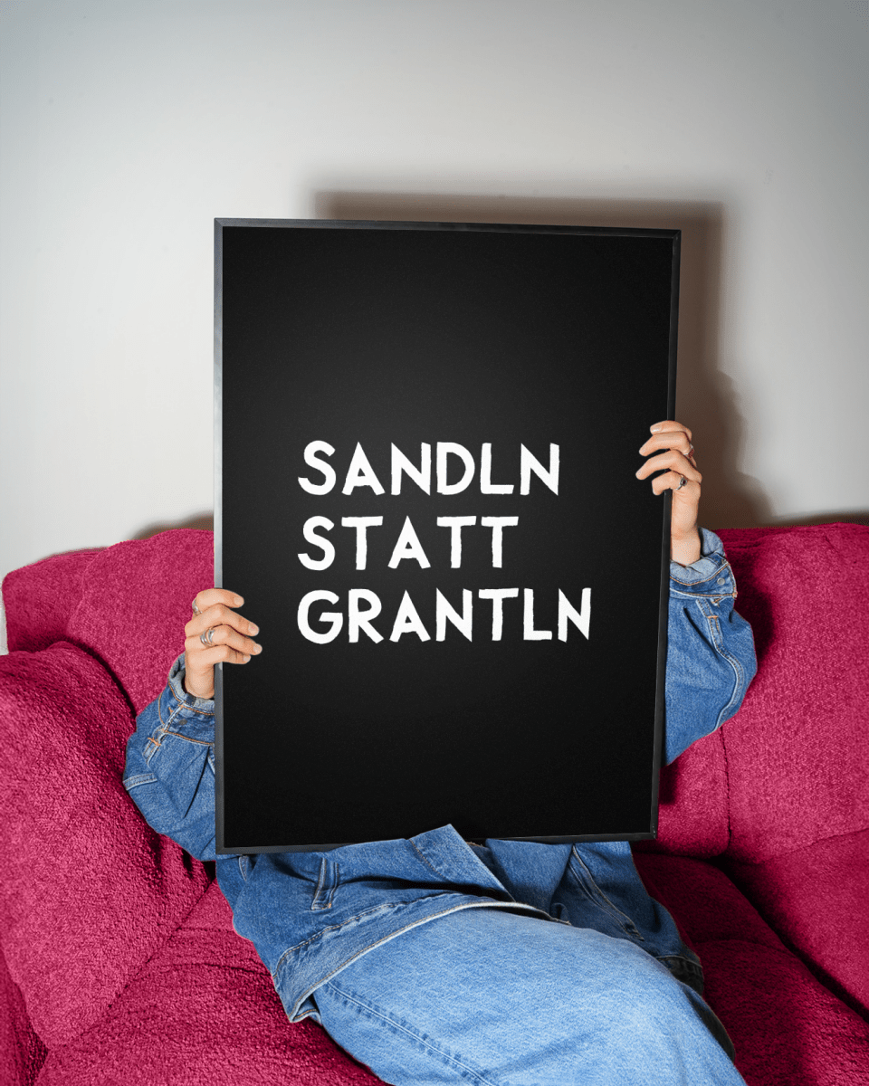 Bayrisches Spruchposter: Sandln statt grantln - Poster mit lustigem bayerischem Spruch - vonSUSI