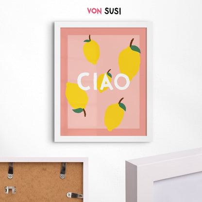 Exklusives Ciao Poster mit Zitronen im italienischen Design in Koralle im Holzrahmen in weiß