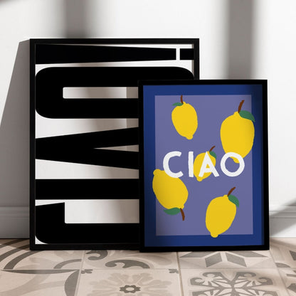 Zwei verschiedene Ciao Poster im italienischen Design