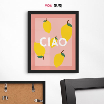 Exklusives Ciao Poster mit Zitronen im italienischen Design in korall im Holzrahmen in schwarz