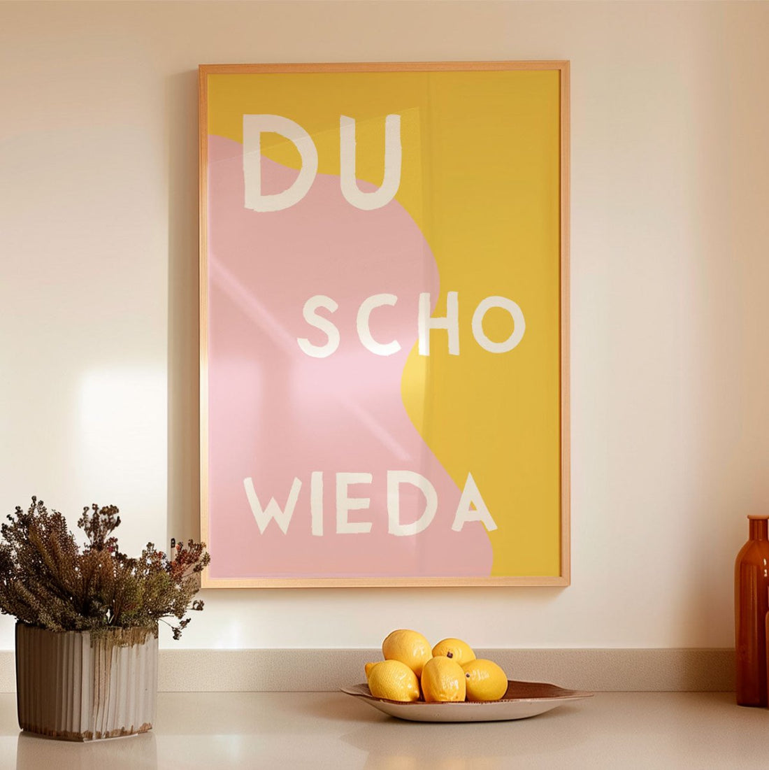 Du scho wieda Poster • bayrisches Typografie Poster in gelb pink • bayerischer Spruch • lustige Wanddekoration &amp; Deko für Bayern mit Dialekt - vonSUSI