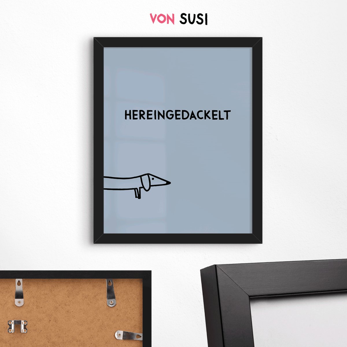 Hereingedackelt • Dackel Poster für Eingangsbereich in hellblau - vonSUSI