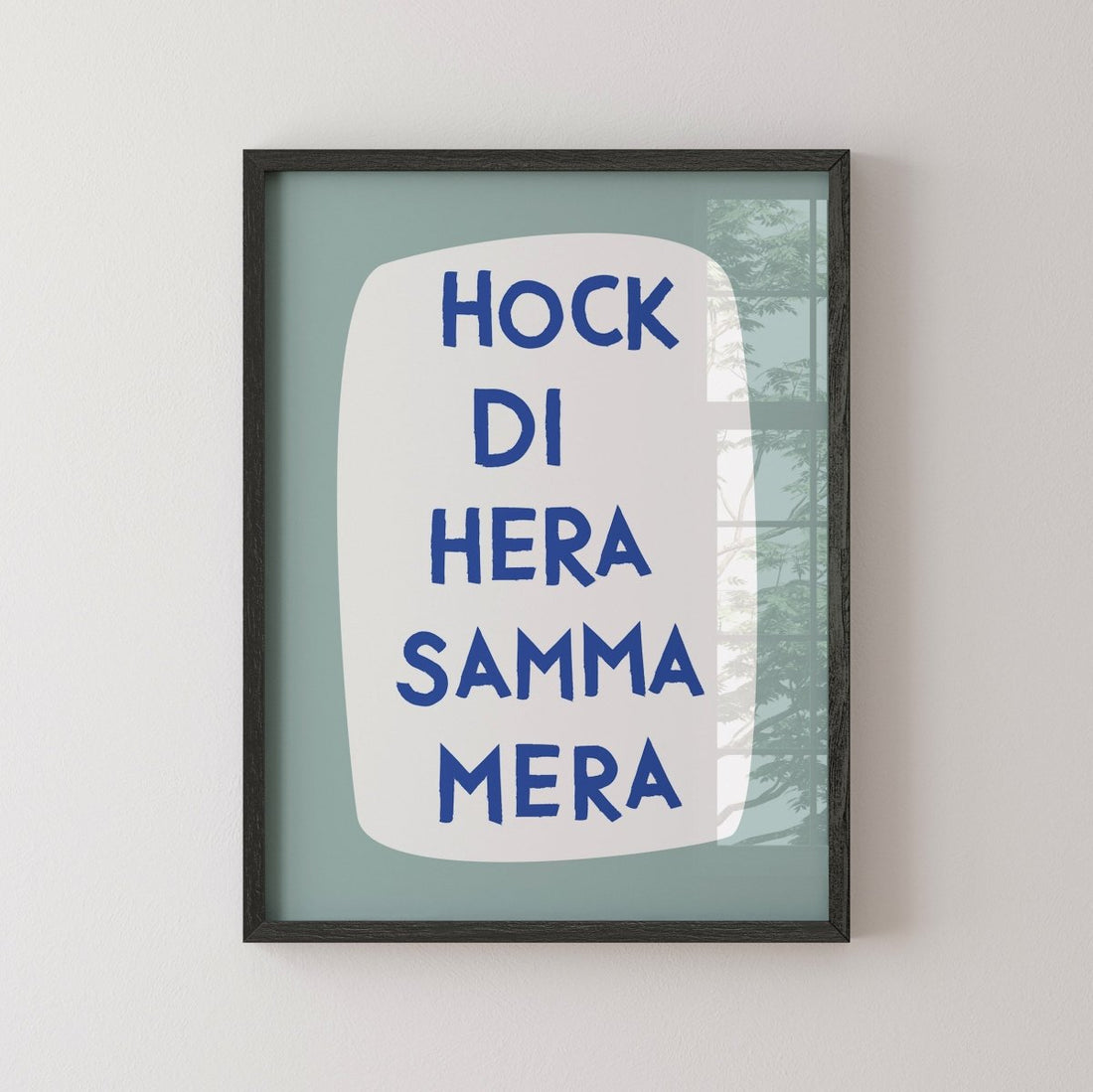 Küchenposter mit lustigem bayerischen Spruch Hock di hera, samma mera - vonSUSI