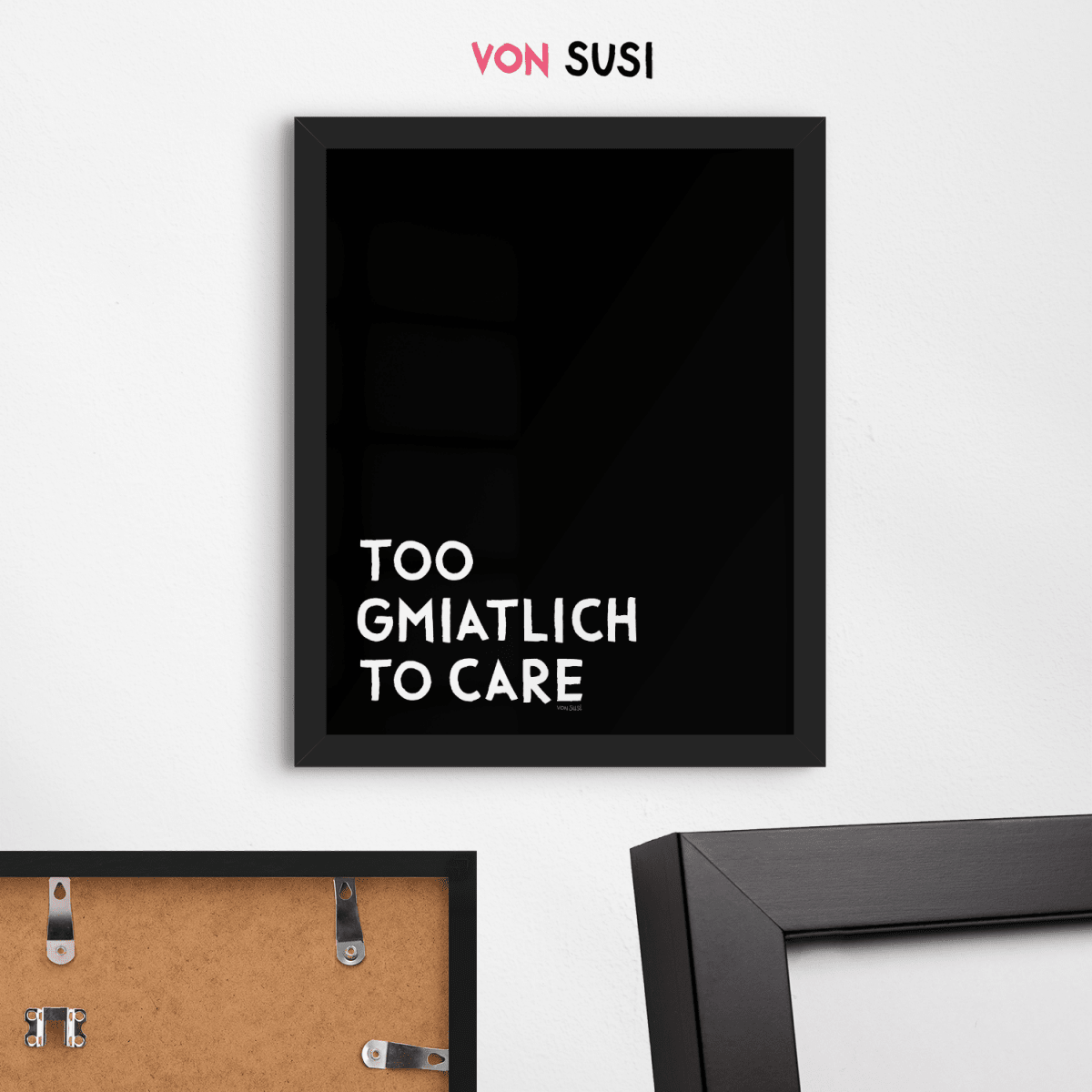Too gmiatlich to care • lustiges bayrisches Sprücheposter • Bayerisches Spruch Poster - vonSUSI
