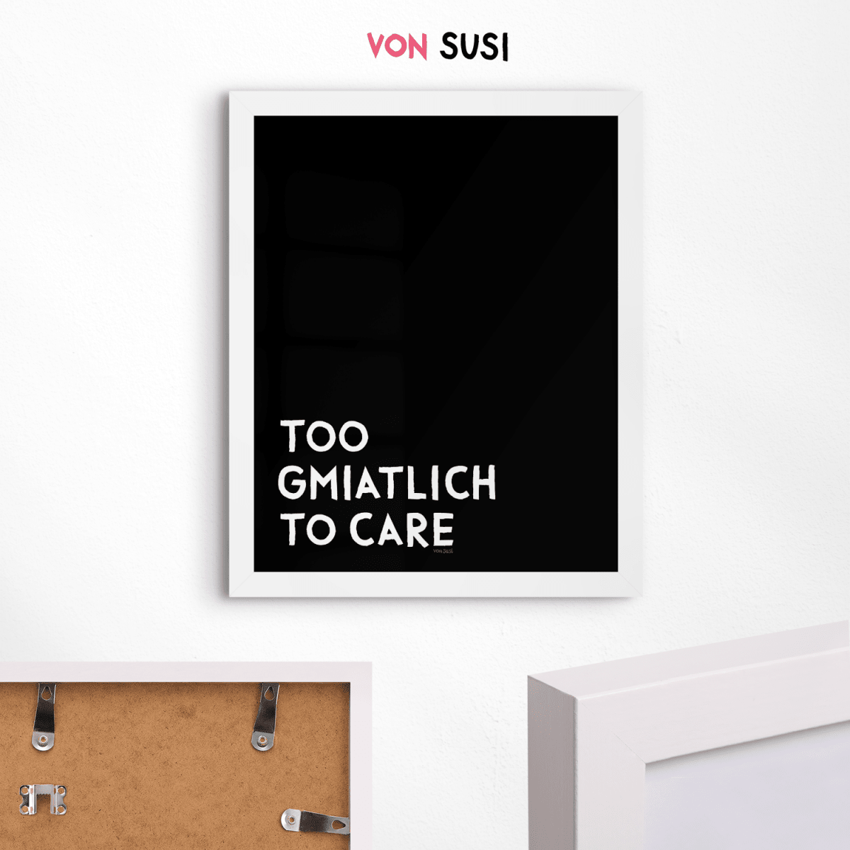 Too gmiatlich to care • lustiges bayrisches Sprücheposter • Bayerisches Spruch Poster - vonSUSI